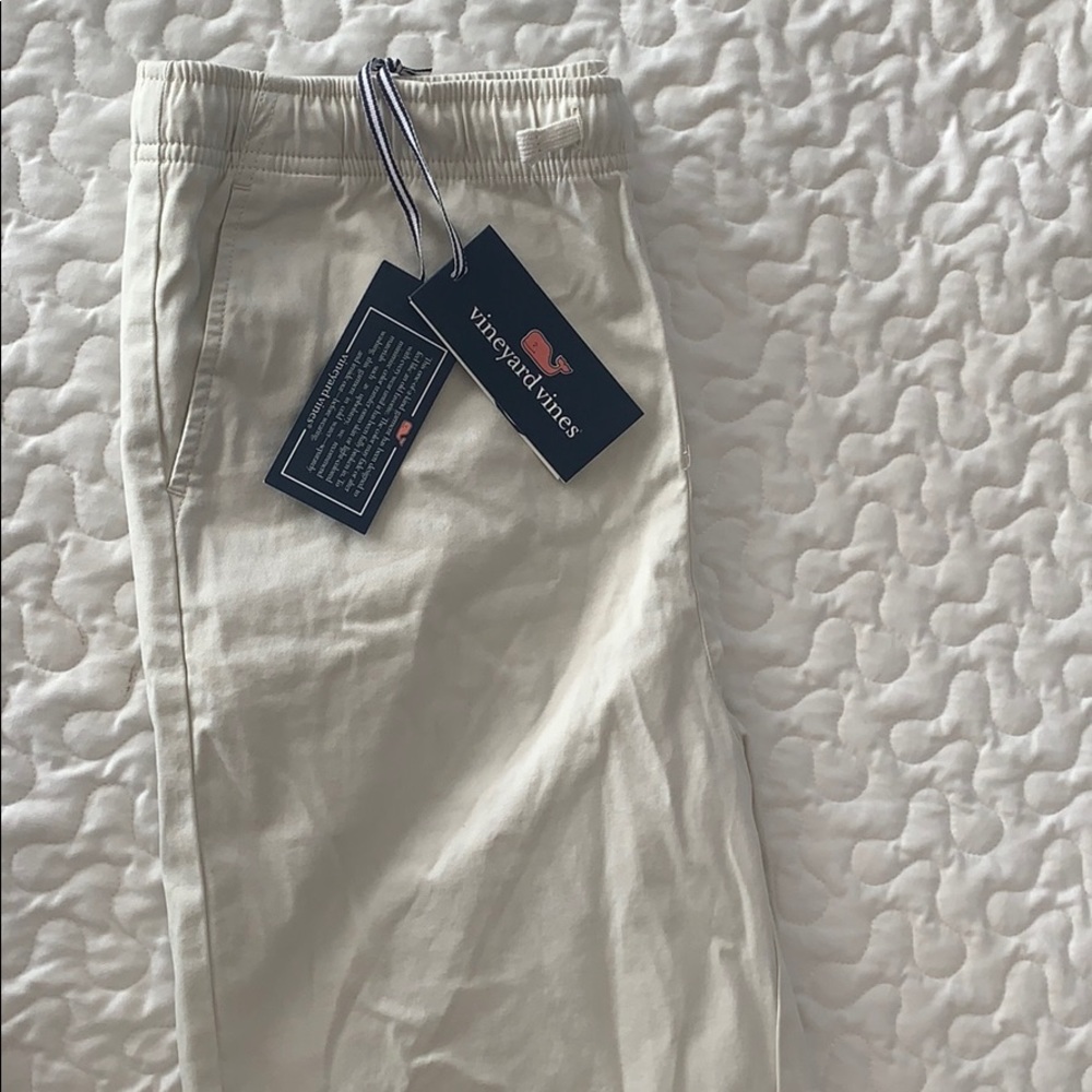 Brand new vineyard vine pull on shorts XL Stone